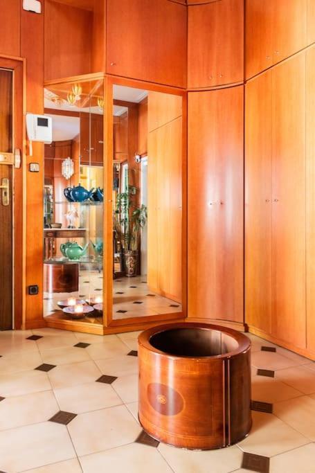 Апартаменты Gaudi 51 Барселона Экстерьер фото
